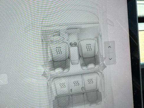 Used 2024 Tesla Model Y Long Range AWD/4WD image 16
