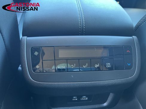 Used 2024 Nissan Pathfinder SL image 36