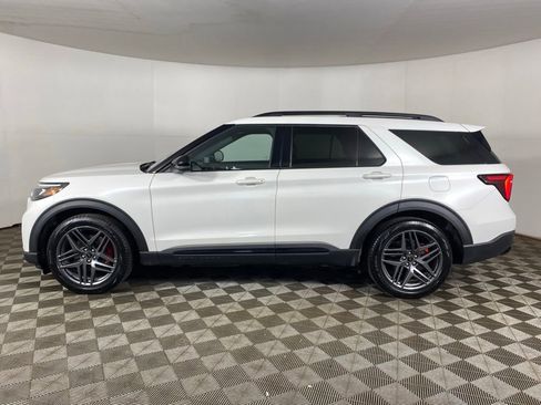 Used 2025 Ford Explorer ST AWD/4WD image 4