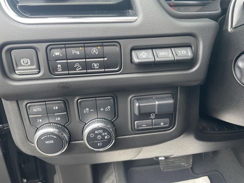 Used 2024 GMC Yukon AT4 w/ Technology Package image 12