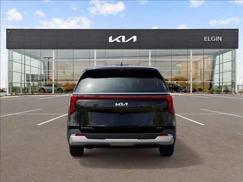 Used 2026 Kia Carnival EX image 5