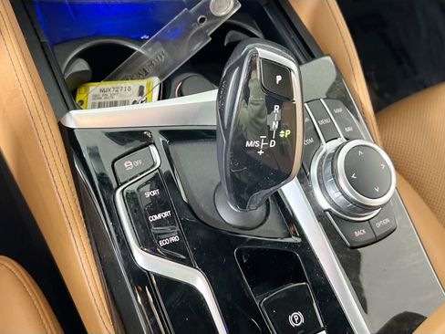 Used 2022 BMW 530i w/ M Sport Package RWD image 17