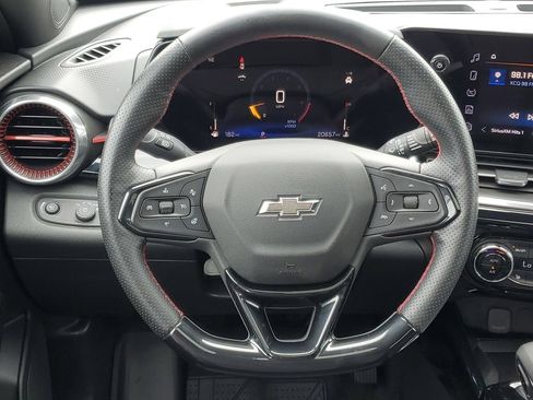 Certified 2025 Chevrolet Trax RS w/ Sunroof Package FWD image 26