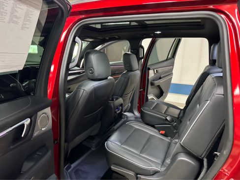 Certified 2025 Buick Enclave Avenir image 14