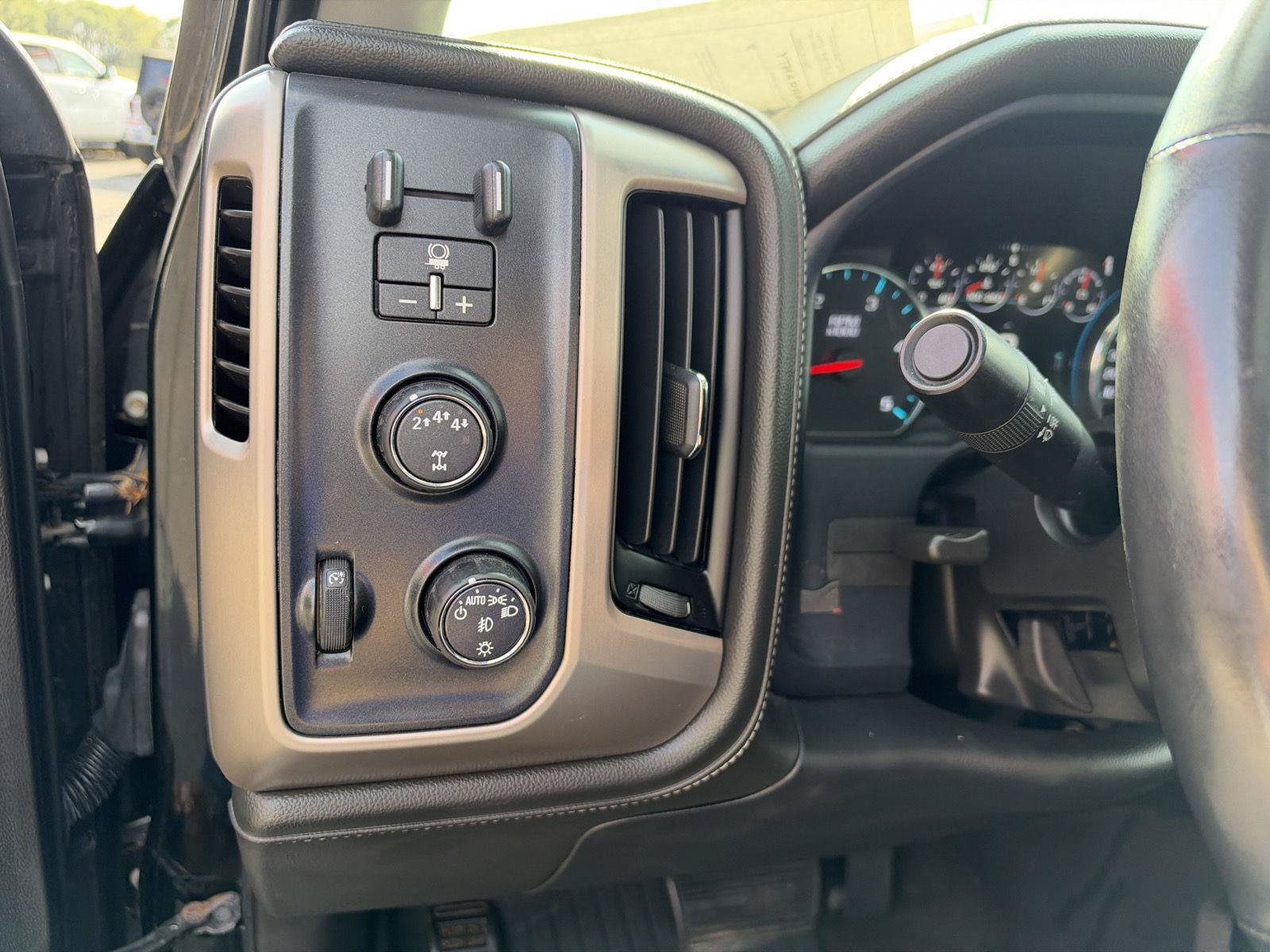 Used 2017 GMC Sierra 2500 Denali w/ Suspension Package, Off-Road AWD/4WD image 11