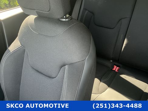 Used 2023 Jeep Renegade Altitude AWD/4WD image 27