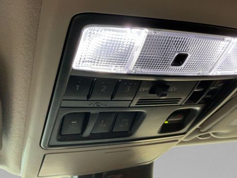 Used 2022 Toyota 4Runner Limited AWD/4WD image 13