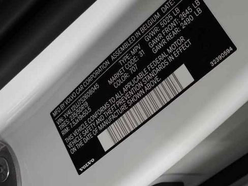 Certified 2025 Volvo XC40 B5 Core image 33