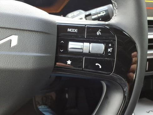 Used 2026 Kia Sorento LX FWD image 24