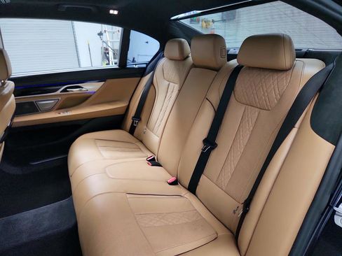 Used 2016 BMW 750i image 25