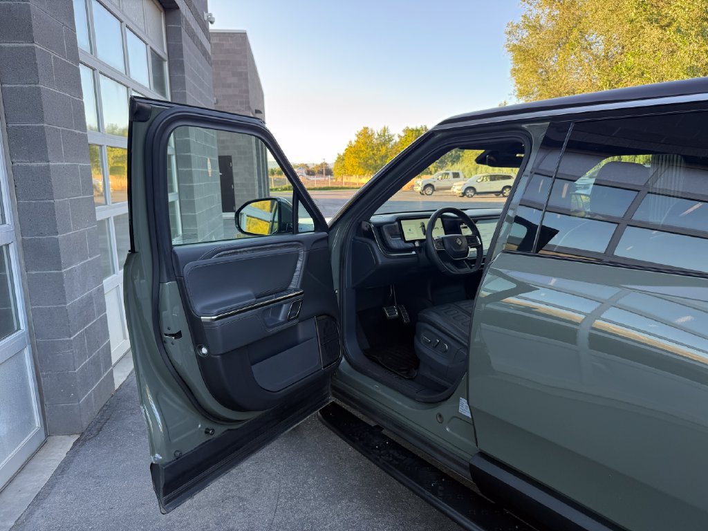 Used 2022 Rivian R1S Launch Edition Quad AWD/4WD image 18