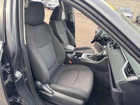 Used 2019 Toyota RAV4 XLE image 14
