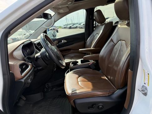 Used 2018 Chrysler Pacifica Limited FWD image 5