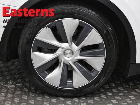 Used 2022 Tesla Model Y Long Range AWD/4WD image 24