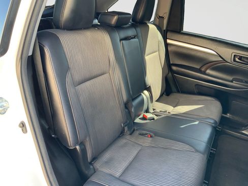 Used 2017 Toyota Highlander Plus FWD image 43