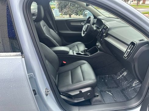 Used 2025 Volvo XC40 B5 Core AWD/4WD image 18