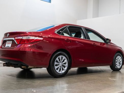 Used 2015 Toyota Camry LE FWD image 9