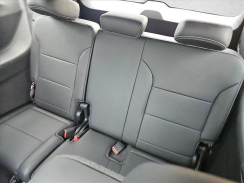 Used 2026 Chevrolet Traverse LT w/ Sun and Wheel Package FWD image 13