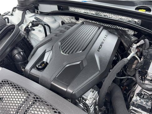 Used 2025 Porsche Macan Turbo image 57