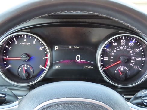 Used 2023 Kia Carnival LX FWD image 17