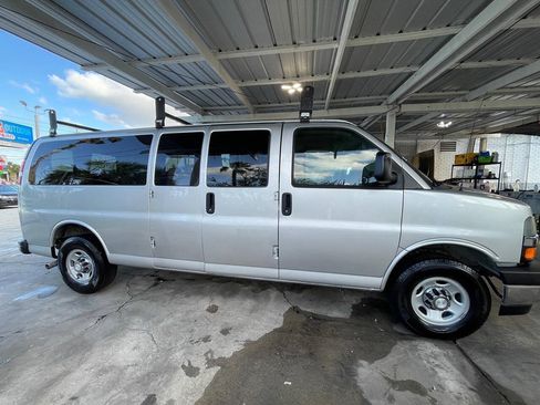Used 2017 Chevrolet Express 3500 LT w/ LT Preferred Equipment Group RWD image 19