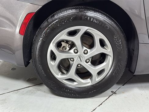 Used 2022 Chrysler Pacifica Limited image 23