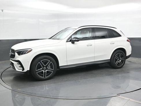 Used 2024 Mercedes-Benz GLC 300 4MATIC image 9