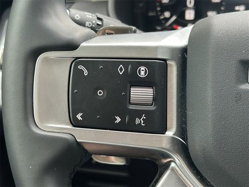 Used 2024 Land Rover Discovery S image 42