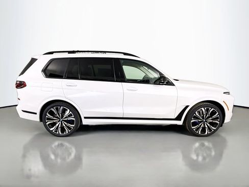 New 2026 BMW X7 M60i image 8