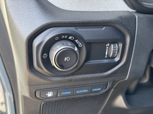 Used 2024 Jeep Wrangler Unlimited w/ Convenience Group AWD/4WD image 30