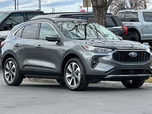 Certified 2025 Ford Escape Platinum image 9