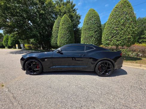Used 2017 Chevrolet Camaro SS RWD image 2