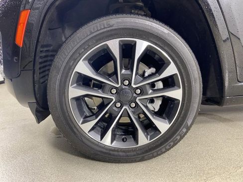 Used 2022 Jeep Grand Cherokee L Overland w/ Luxury Tech Group IV image 3