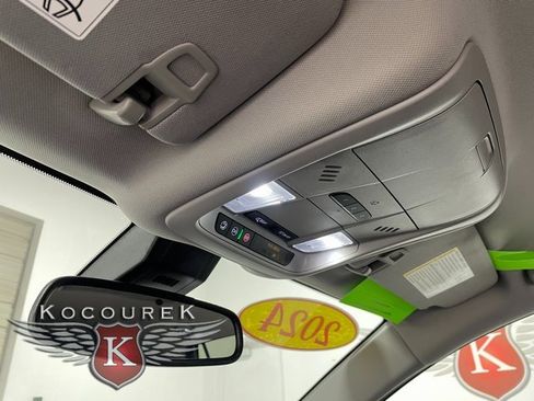 Used 2024 GMC Terrain SLT image 18