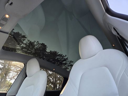 Used 2023 Tesla Model Y Performance image 19