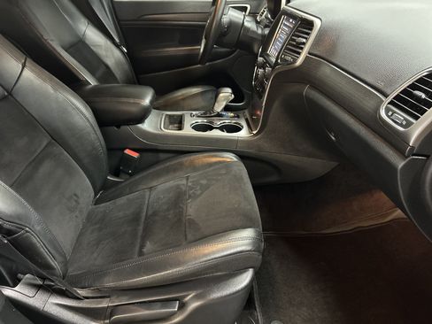 Used 2018 Jeep Grand Cherokee Altitude AWD/4WD image 34