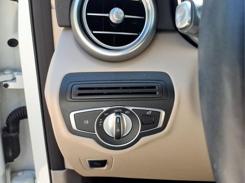 Used 2020 Mercedes-Benz GLC 300 4MATIC image 19