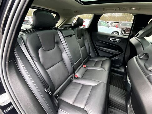 Certified 2024 Volvo XC60 B5 Plus w/ Climate Package image 19