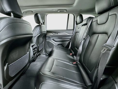 Used 2023 Jeep Grand Cherokee 4WD 4xe image 11