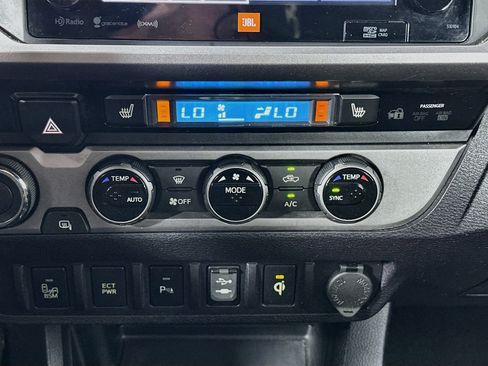 Used 2017 Toyota Tacoma Limited w/ Tow Package AWD/4WD image 24