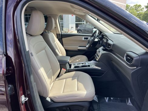 Used 2022 Ford Explorer XLT w/ Equipment Group 202A AWD/4WD image 26