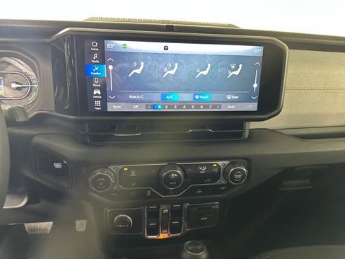 Used 2024 Jeep Wrangler Unlimited image 21