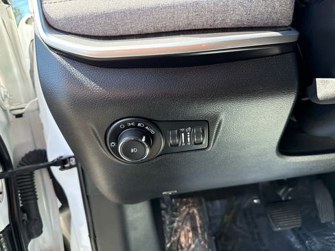Used 2024 Jeep Compass Latitude AWD/4WD image 17
