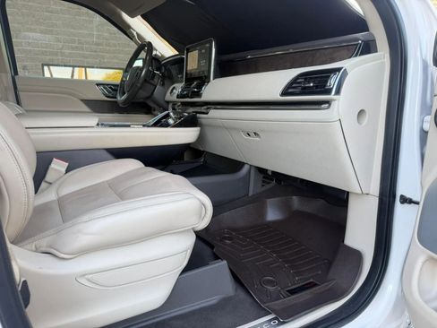 Used 2019 Lincoln Navigator Reserve image 39
