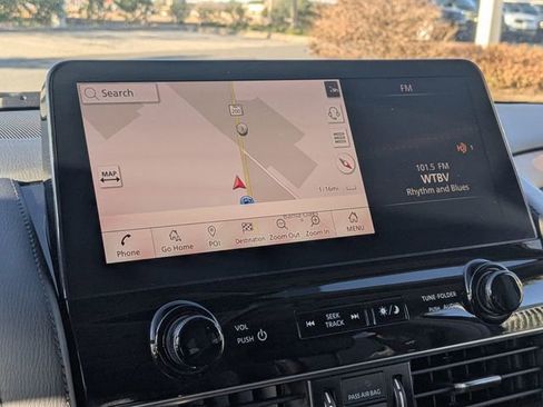 Used 2023 Nissan Armada SL w/ Captain's Chairs Package image 22