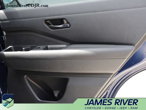 Used 2025 Nissan Pathfinder SV FWD image 11