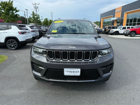 Used 2025 Jeep Grand Cherokee Laredo X w/ Luxury Tech Group I AWD/4WD image 2