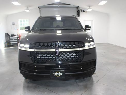 New 2025 Lincoln Navigator Reserve w/ Jet Appearance Package image 2