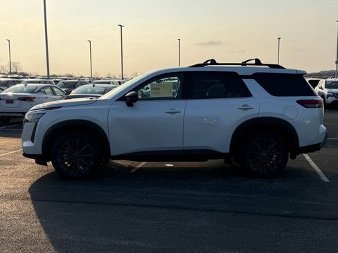 New 2026 Nissan Pathfinder SL image 7