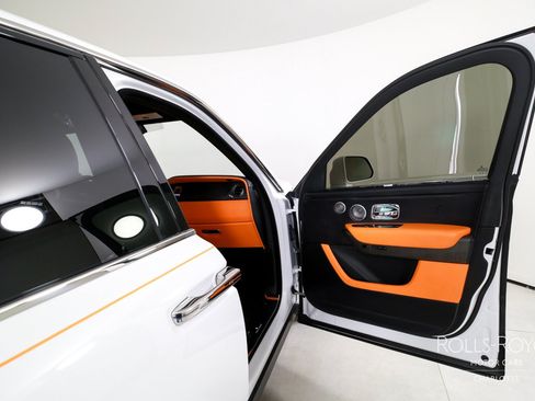 Certified 2020 Rolls-Royce Cullinan AWD/4WD image 36